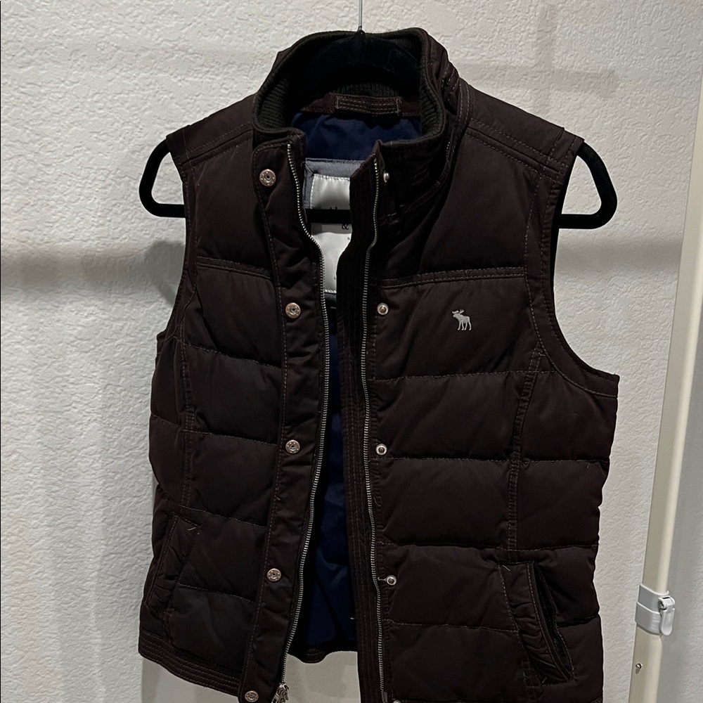 Classic Abercrombie puffer vest - great condition - size M